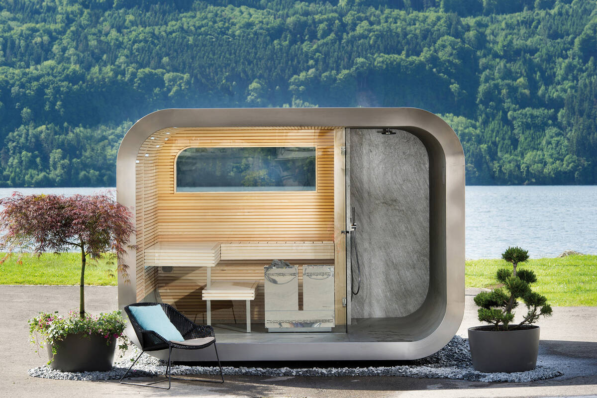 Die modulare Outdoor-Sauna «Omnia» kann sich im Garten oder auf der Terrasse sehen lassen: Für die gelungene Gestaltung und die hochwertige Qualität bekam sie den «German Design Award 2018». Küng Wellness AG.