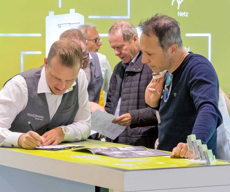 Berater und Fachleute nehmen sich die Zeit für die Fragen der Besucher.