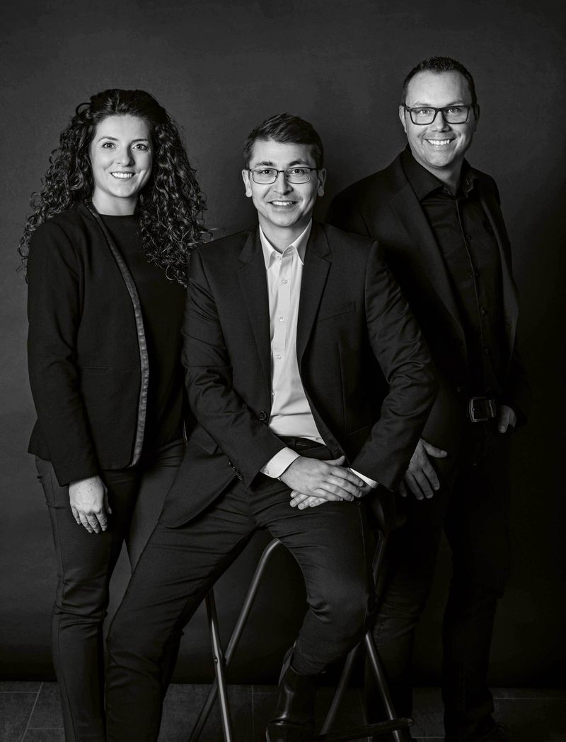Fit für die Zukunft: v.l.n.r. Ivana Milanovic (Stv. Geschäftsleiterin), Kerry de Zilva (MSc ETH in Architektur SIA) und André Kressebuch, Geschäftsleiter der Marty Häuser AG.