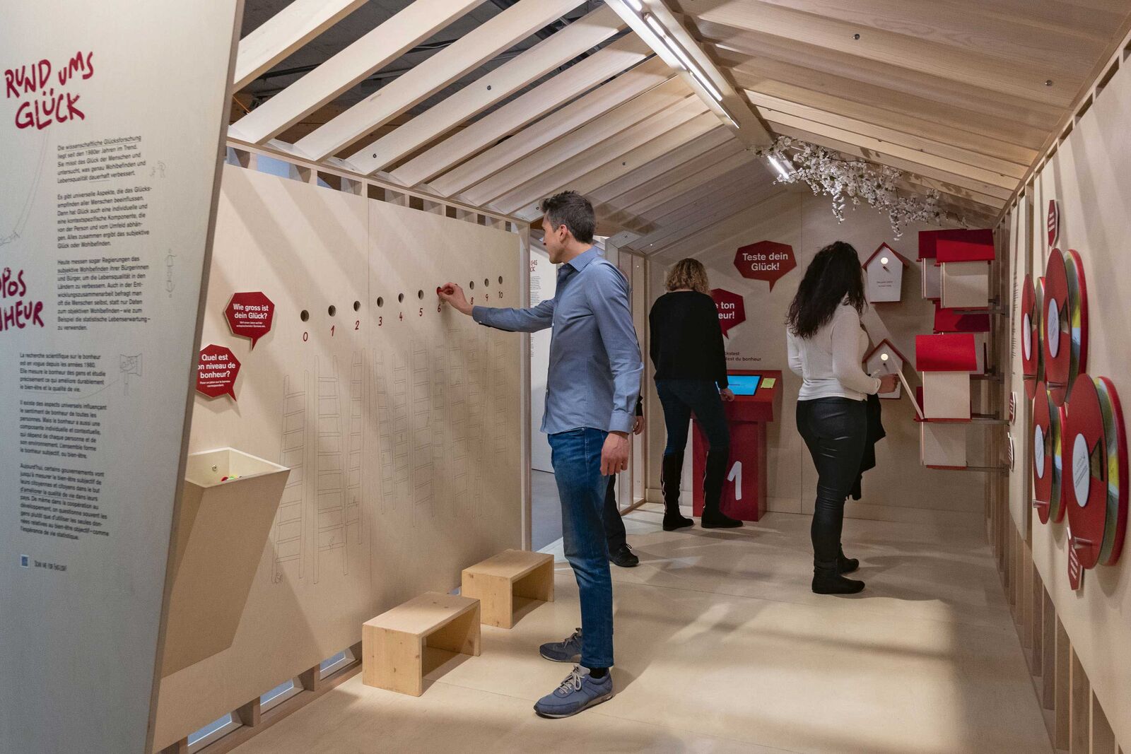 Interaktive und unterhaltsame Wissensvermittlung von anspruchsvollen Zusammenhängen spielt in der Ausstellung eine wichtige Rolle. 