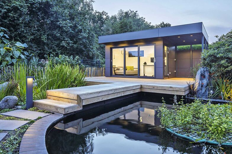 Wenn die Kinder grösser werden, wünschen sie sich oft ihren eigenen, abgetrennten Bereich. Ein Minihaus im Garten könnte dann die ideale Lösung sein. Foto: ©Gartana GmbH & Co KG