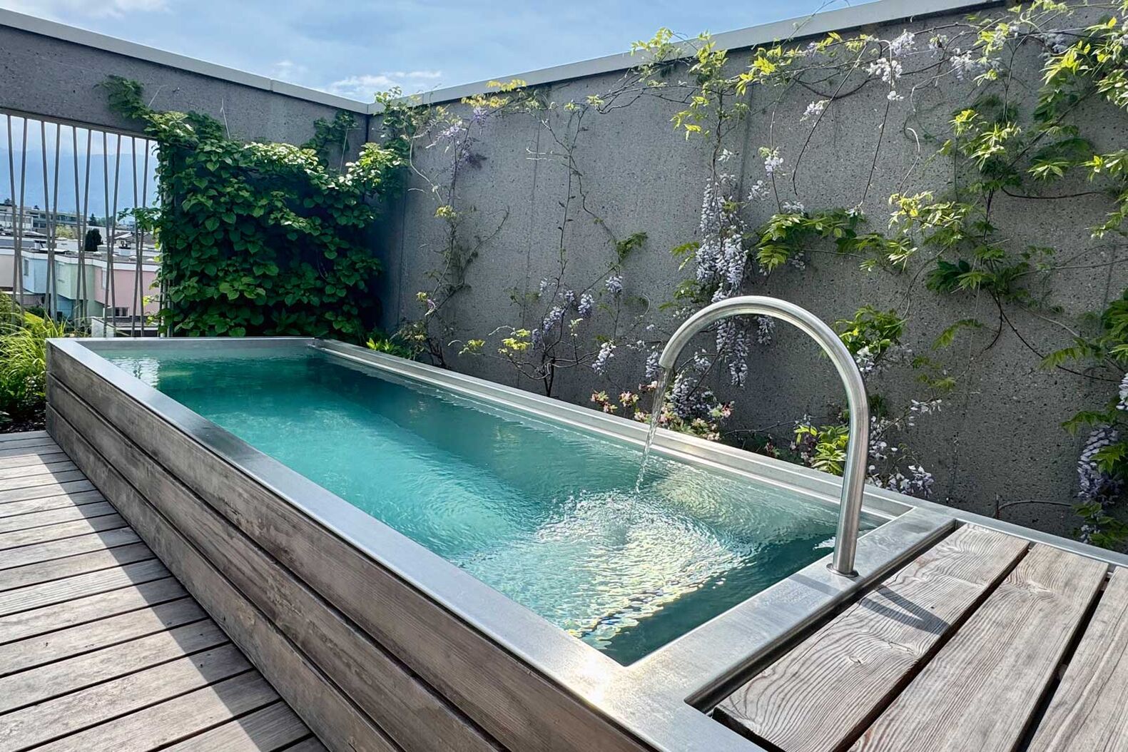 Seit über zehn Jahren entwickelt Chromtech, zusammen mit der Poolman GmbH, die Nanopools. Dies sind Badebrunnen mit Schwimmbadtechnologie. Sie können mit Holz oder Aluminium verkleidet werden. Zusätzlich kann weitere Technik wie Heizung, Beleuchtung oder Luftsprudel integriert werden. www.chromtech-ai.ch