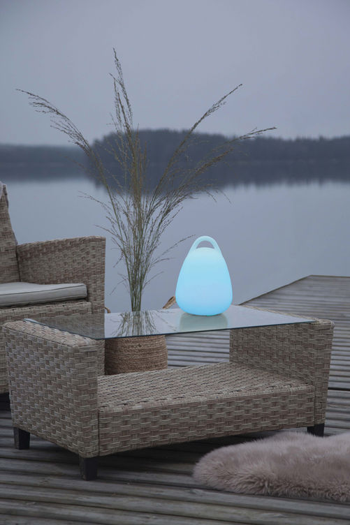 Mit Farbwechsel: Heute im Hauseingang, morgen im Garten und als nächstes im Wohnzimmer: Tragbare LED-Leuchten mit Akku wie zum Beispiel das Modell «Twilight» machen einfach Spass, und es finden sich immer wieder neue Einsatzmöglichkeiten. Lampenwelt.