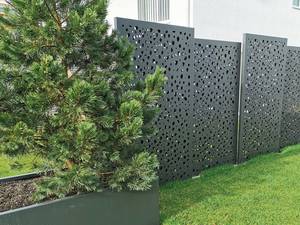 Eine leichte Aluminiumkonstruktion, die einfach zu montieren ist. Die Wände sind in verschiedenen Farben und Formaten, mit und ohne Motive erhältlich. Grütter Metallwaren AG.