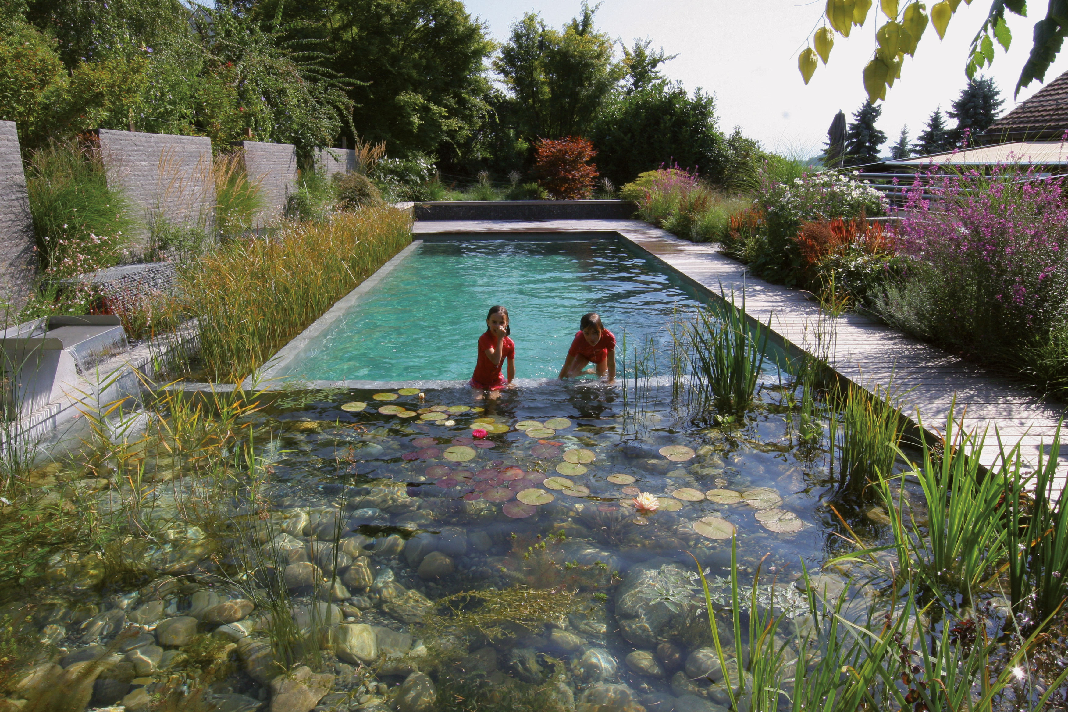 Ein Schwimmteich, möglichst natürlich Das Einfamilienhaus