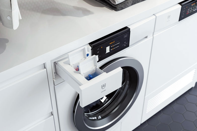 Mit gefüllten Tanks übernimmt die Waschmaschine die optimale Dosierung des Waschmittels. V-Zug.
