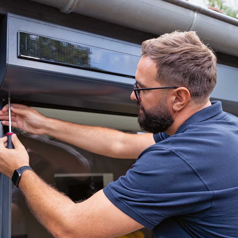 Rollladenantrieb «RS100 Solar io» von Somfy.