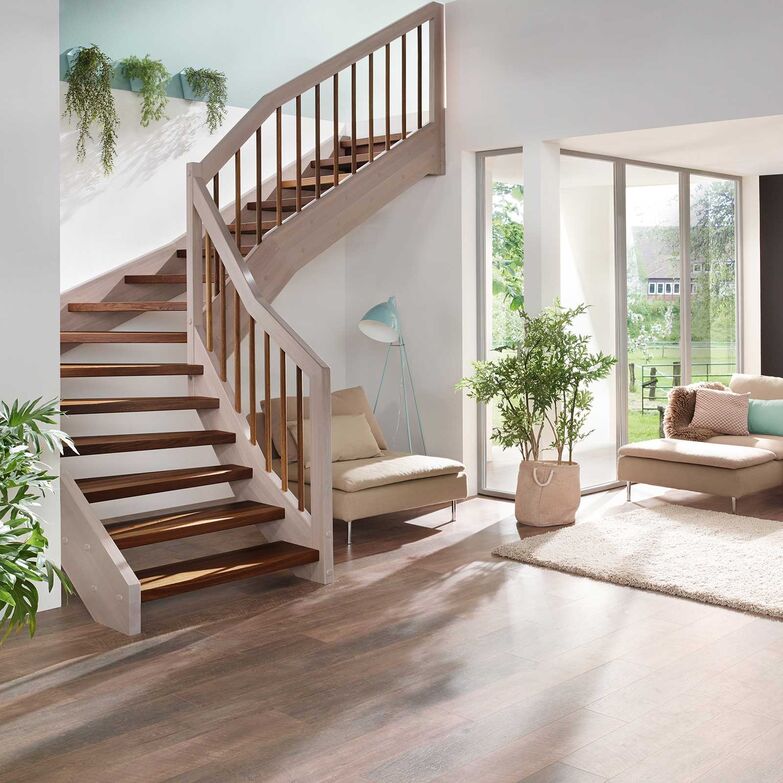 Sind Treppen essentielle Flucht- und Rettungswege, müssen sie hohe brandschutztechnische Anforderungen erfüllen. Die Treppenmeister-Partnergemeinschaft hat zwei geprüfte Holztreppen-Konstruktionen im Programm, die mindestens 30 Minuten Hitze und Flammen standhalten, ohne ihre Stabilität zu verlieren und einzubrechen. Damit ermöglichen sie eine durchgängige Bauweise in Holz. Treppenmeister GmbH, www.treppenmeister.com