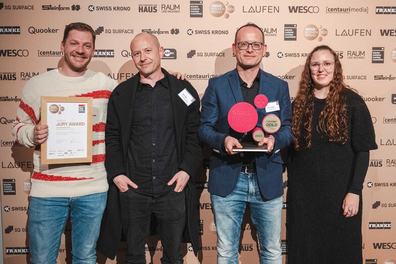 Preisübergabe an die BE Architektur GmbH und Schreinerei Schäfer AG für die «Schönste Küche», Jury-Award.